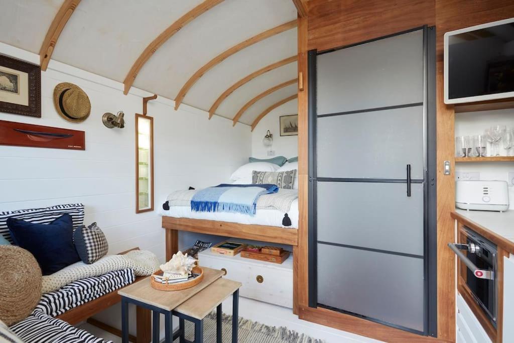 The Cabana - A Romantic Seaside Getaway And Garden Ryde  Exterior photo