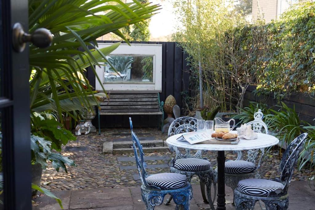 The Cabana - A Romantic Seaside Getaway And Garden Ryde  Exterior photo